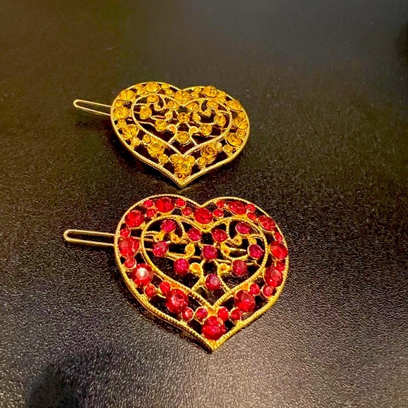 2 Hair Clips same Heart Designs - Picture 2 of 6